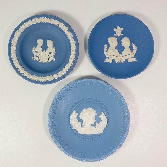 Wedgwood 1981 and 1986 royal weddings collectors plates Charles & Diana and Andr - Picture 1 of 5